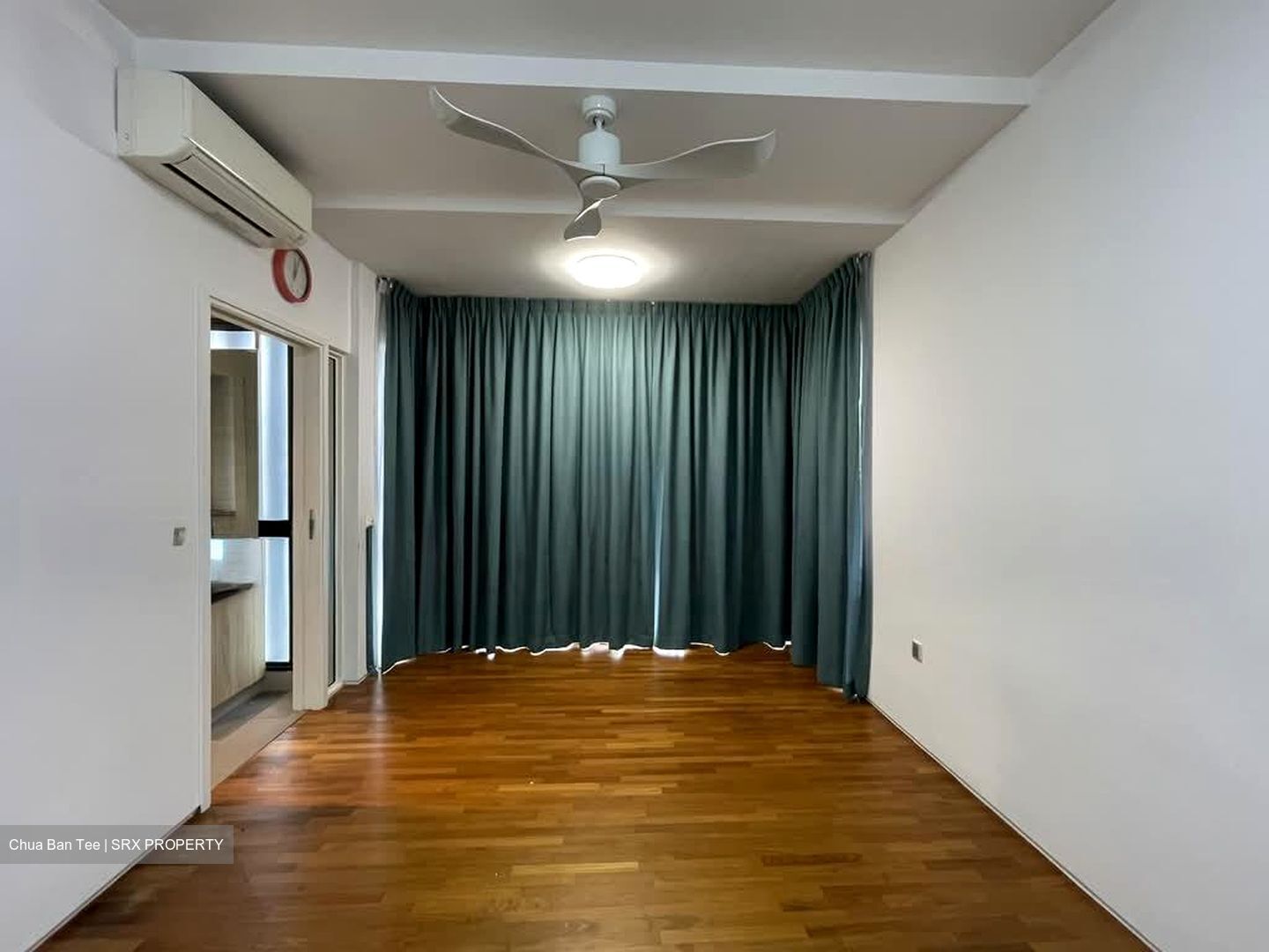 Charlton 27 (D19), Terrace #561584311